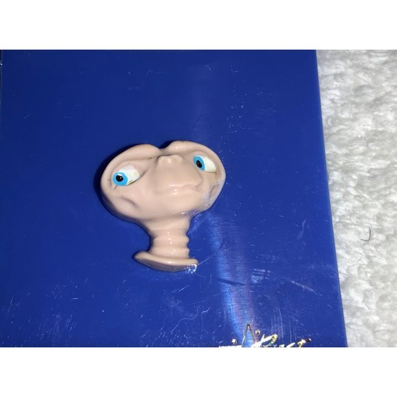 Universal Studio E.T. Lapel Pin - Picture 13 of 13